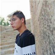 Doy clases de Lenguaje musical(Nivel elemental), canto, piano. También doy clases de repaso desde primaria hasta la ESO